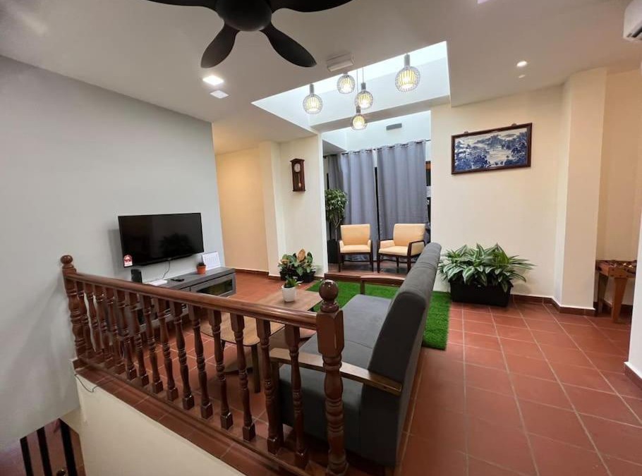 Jonker Walk House | New! 1min to JonkerStreet Melaka loft 4BR 11 PAX