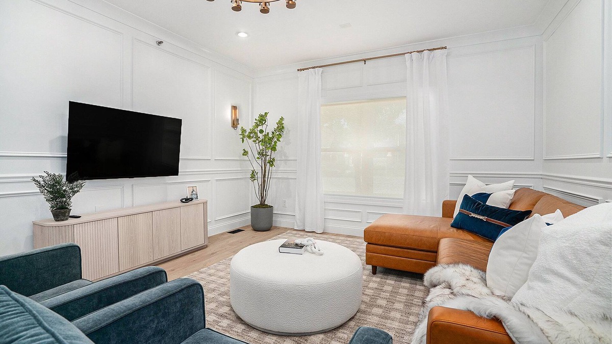 Northeast South Bend Condo | New 1st floor condo - 7 Block Walk to Notre Dame - Sleeps 8