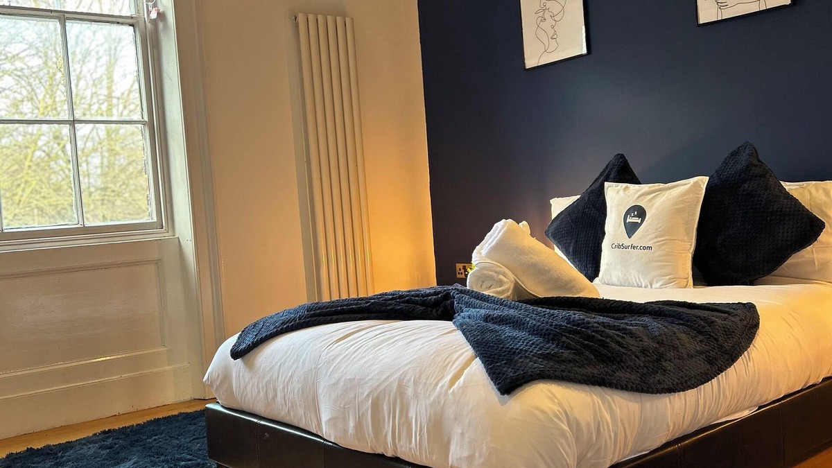Grimsby Apartment | NEW! 2 Amazing Bedroom Central Grimsby