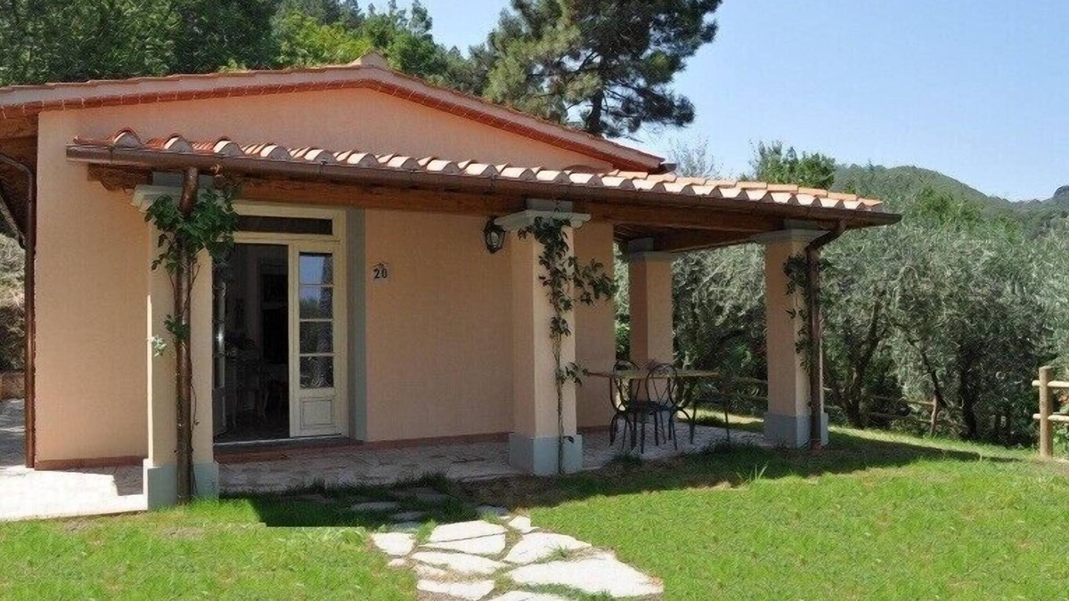 Giugnano Villa | New 2 bed villa with large panoramic pool 40min to beaches