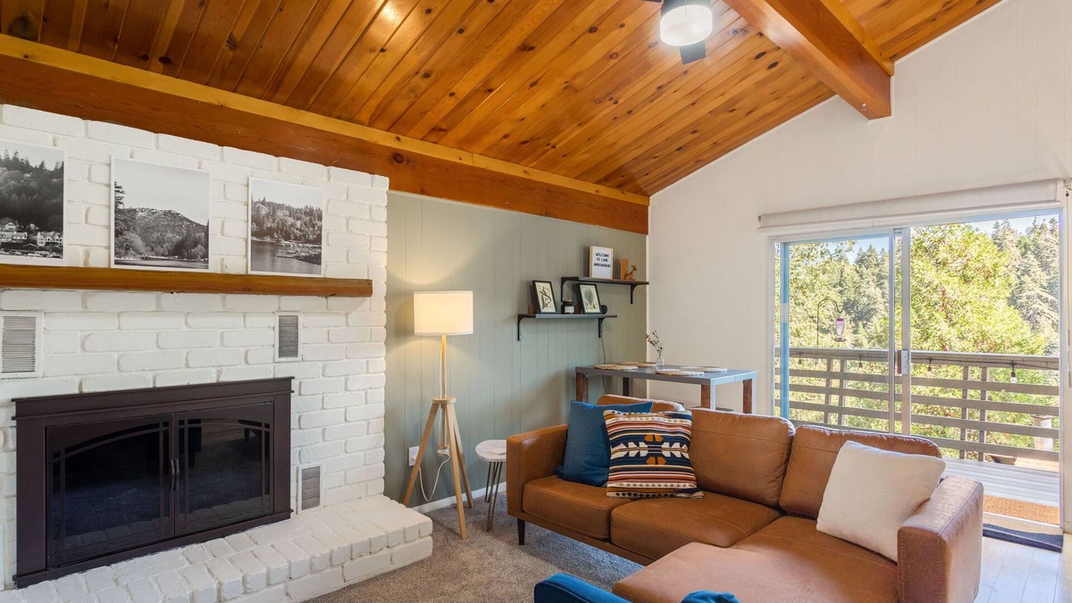 Arrowhead Villas House | New 2 Bedroom/1 Bath Cabin Among the Lake Arrowhead Pine Forest