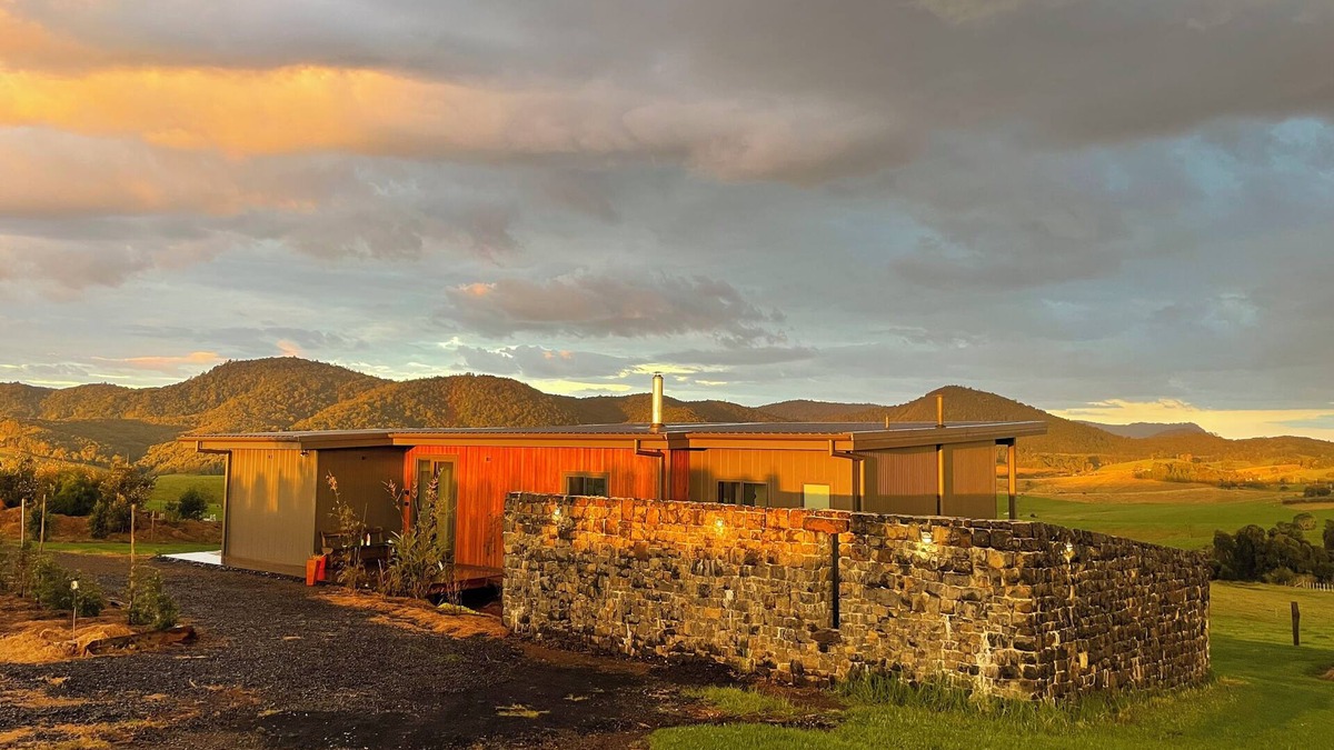 Dorrigo Mountain House | New 2 bedroom off grid cottage 2 minutes from Dorrigo National Park