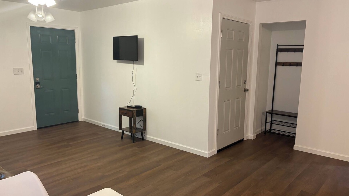 Guthrie House | New 2-bedroom Duplex in Guthrie close to I-35