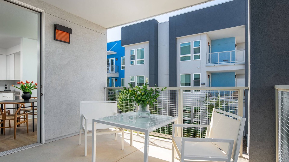 Enterprise Apartment | New 2-Bedroom Furnished Serviced Apartment Near Strip and Henderson Pet Friendly