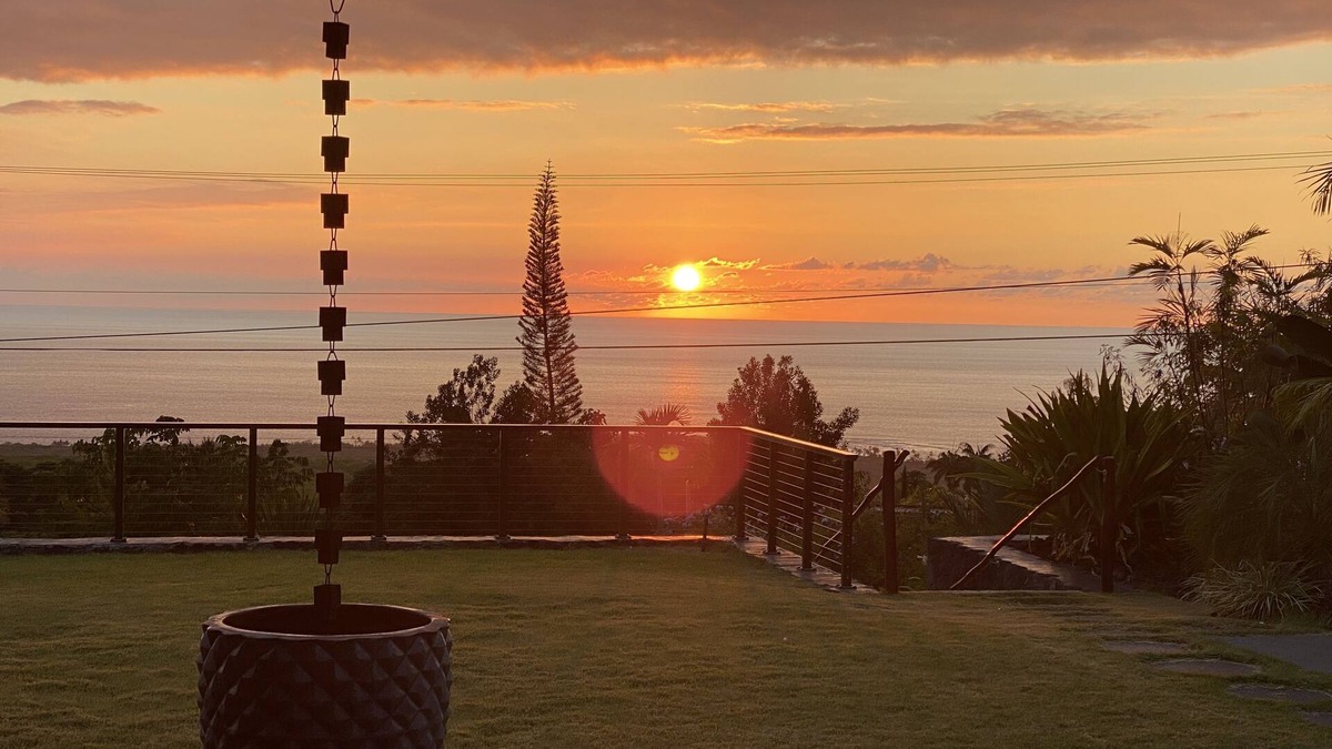 Honaunau-Napoopoo House | New 2 Bedroom Guesthouse with Mountain & Ocean View!