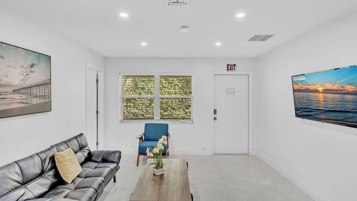 Little Ranches House | NEW 2 Bedroom @ Hollywood Beach and Hard Rock LB1