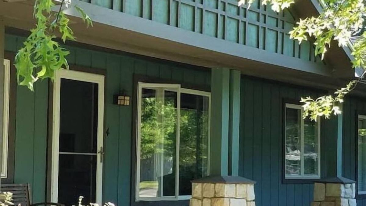 Douglas Condo | New 2 BR condo & private courtyard. CLEAN. Modern Kitchen. Walk/bike to town.