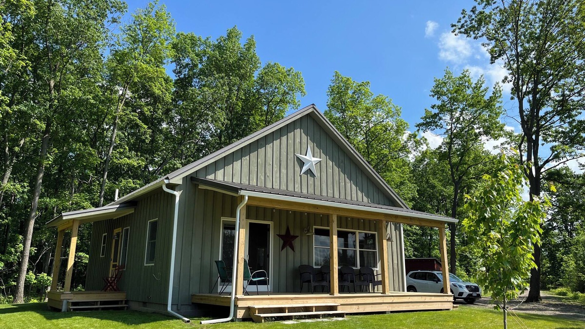 Town of Jerusalem Cottage | New 2024 Firefly Cottage in the heart of the FingerLakes. Amazing Vineyard views
