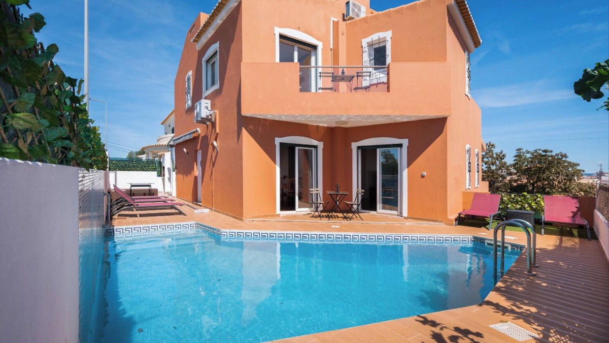 Montes de Alvor Villa | NEW 2024! Villa Mimosa - Sleeps 9 - Games Room, Cinema Room, Private Pool