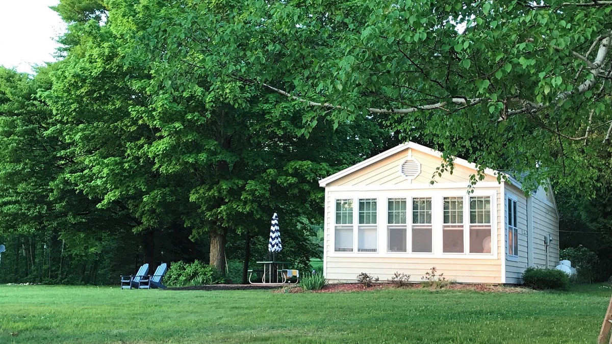 Charlevoix Cottage | NEW 2025 DATES AVAILABLE - Charming, quiet lakefront cottage