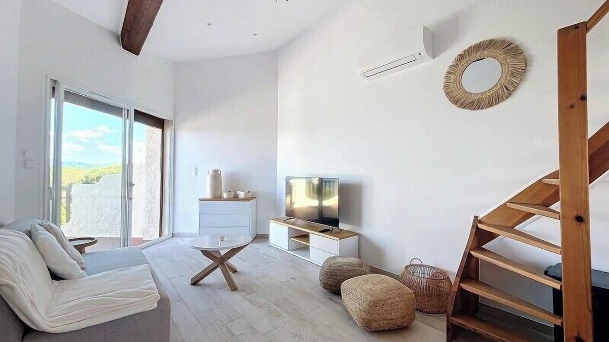 Pietrosella Apartment | New 2025: Haut de villa 2 chambres vue mer climatisé à 300 mètres de la mer