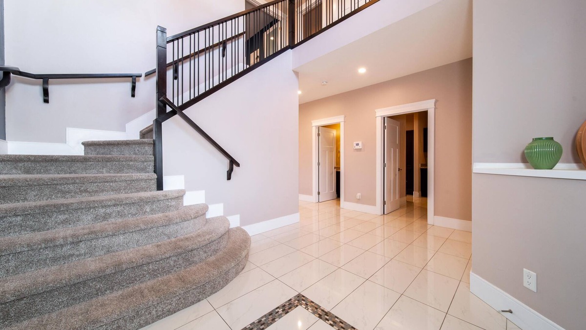 Northwest Edmonton House | |NEW| 2500 SQFT Luxurious home|Sleeps 8|King Bed