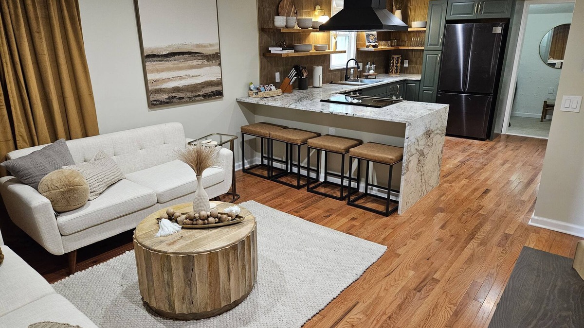 Taylor House | New! 2BD-Home with FAST Wi-Fi & FREE Parking!