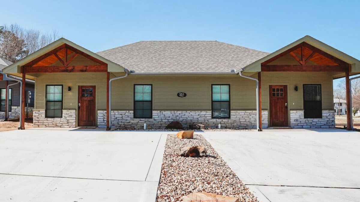 Paris House | New 2BR, 2B, 251 11th NE unit #2