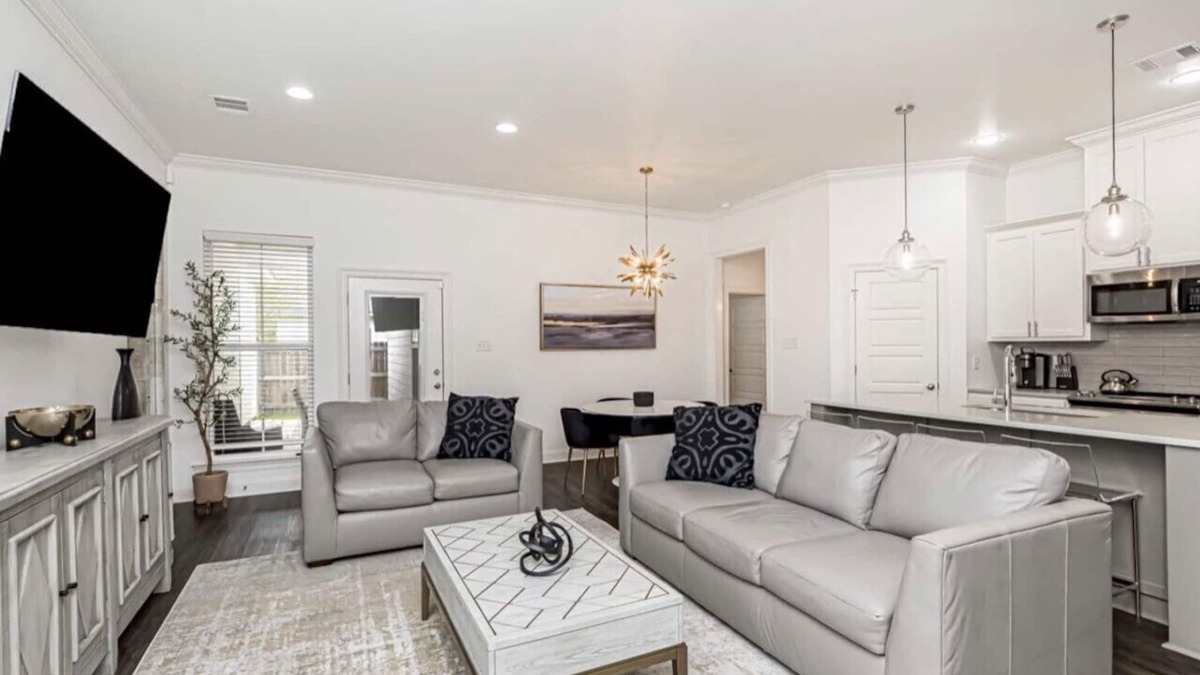 Highlands - Perkins House | NEW 3 BD/2.5BA Townhouse by LSU