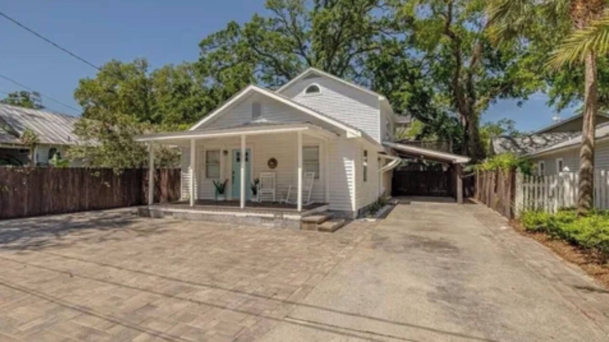 Demere Park Cottage | NEW 3 bdrm cottage in SSI with private pool/hot tub…walking distance to beach!