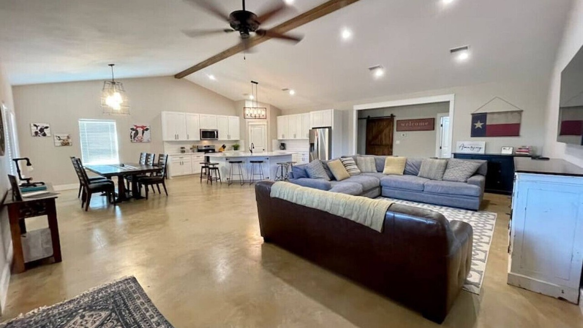 Buffalo Gap House | New 3 bed 2 bath Abilene Country House on 2 acres