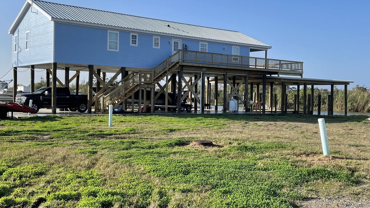 Venice House | New 3 bedroom 3 full bath house with a boat slip