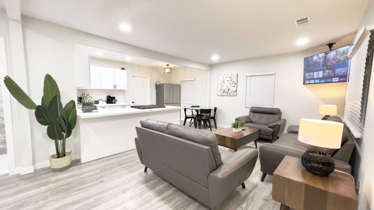 Lancaster House | New 3 BR, Gated Parking, Sleep 8, Walk to BLVD