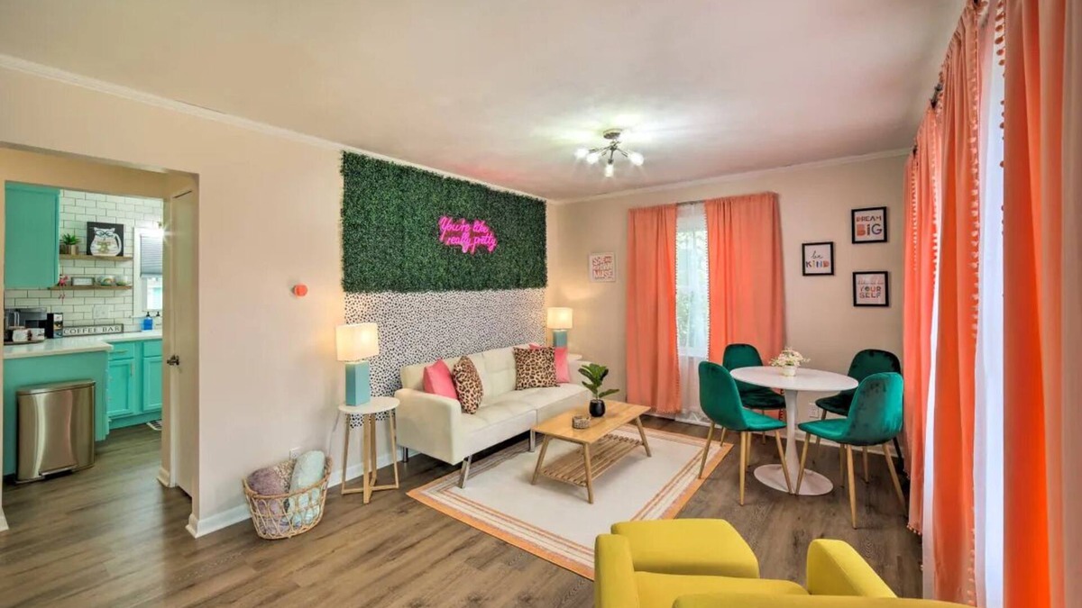 Michigan City House | *New* < 3 Miles to Beach + Casino + Zoo + Shopping!
