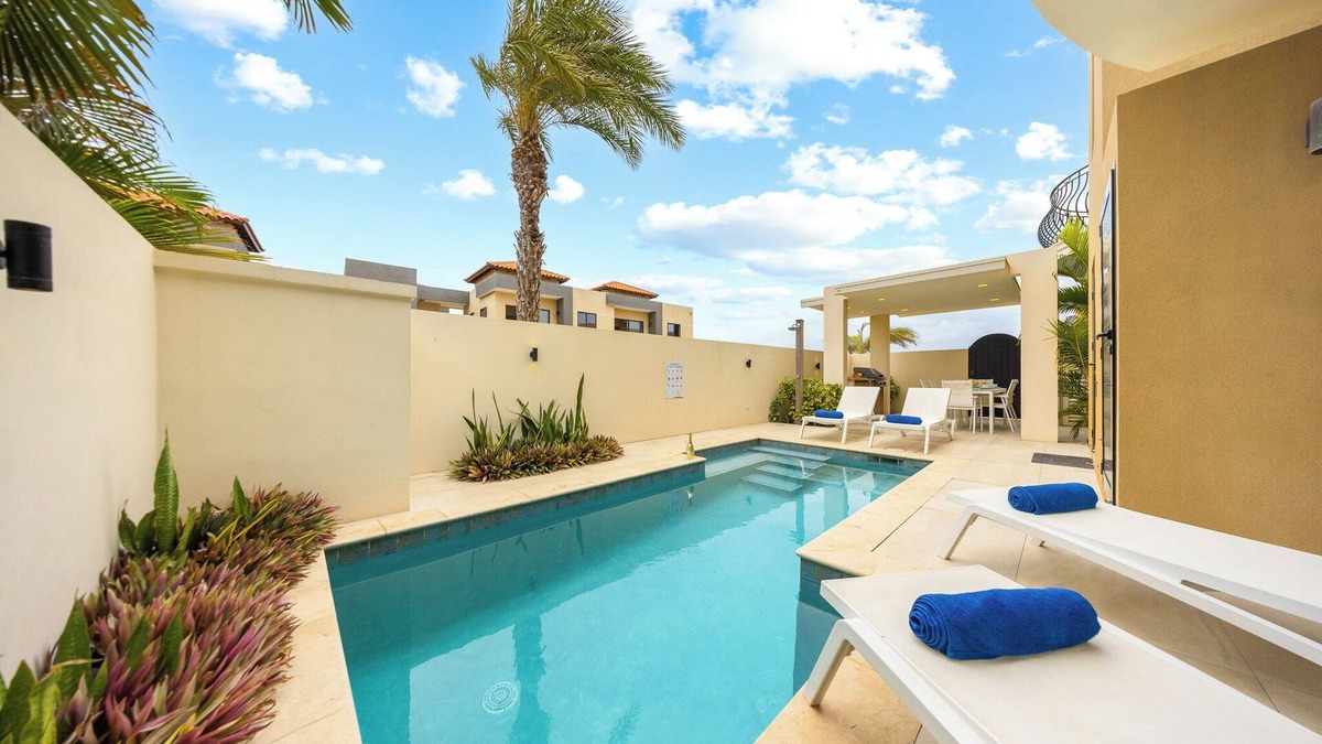 Gold Coast House | NEW 3BR - 0.5 Miles to the Beach w/Private Pool, Gym, BBQ in a Gated Community