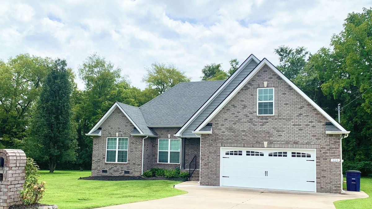Shelbyville House | NEW 4 Bdrm house in Shelbyville - great neighborhood, 2 mi to Cooper Steel Arena