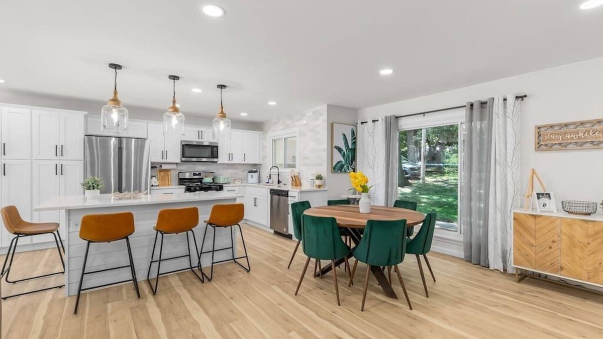 Lapeer House | NEW 4 Bedroom 4 Bath Waterfront Home Sleeps 14!