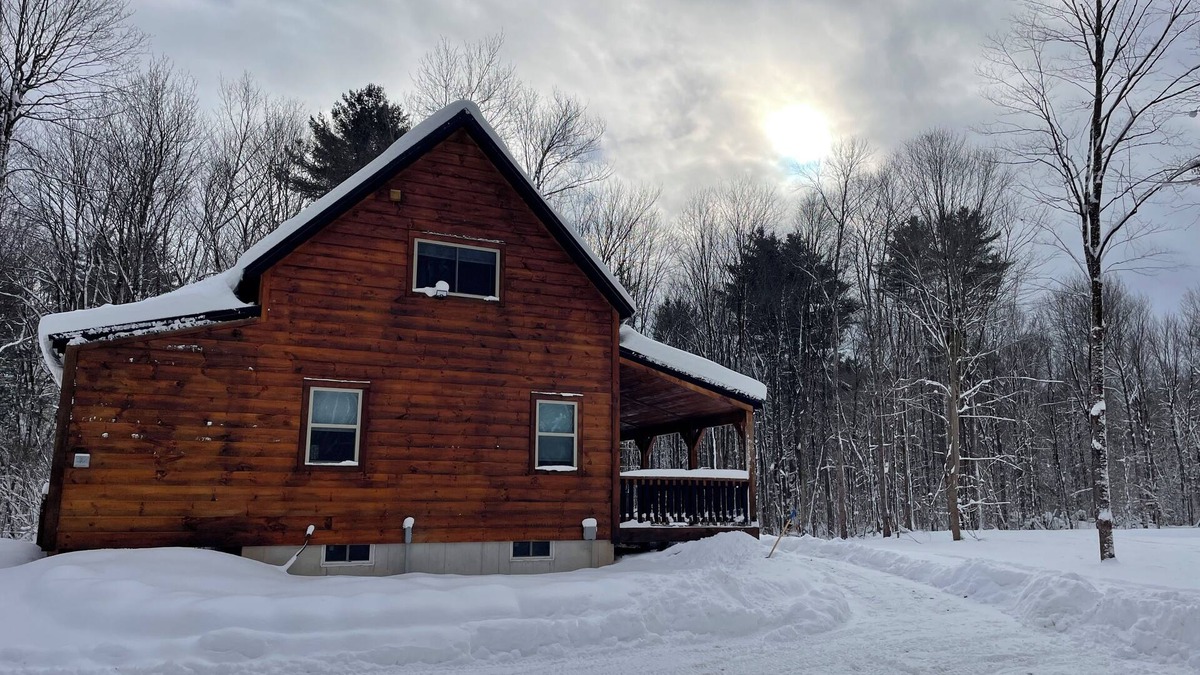 Cleveland Cabin | New 4-bedroom cabin in Cleveland with a Hot tub