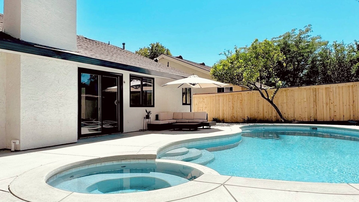 South Natomas House | New 4-Bedroom House with Pool, Jacuzzi-Prime Location Near Downtown and Airport!