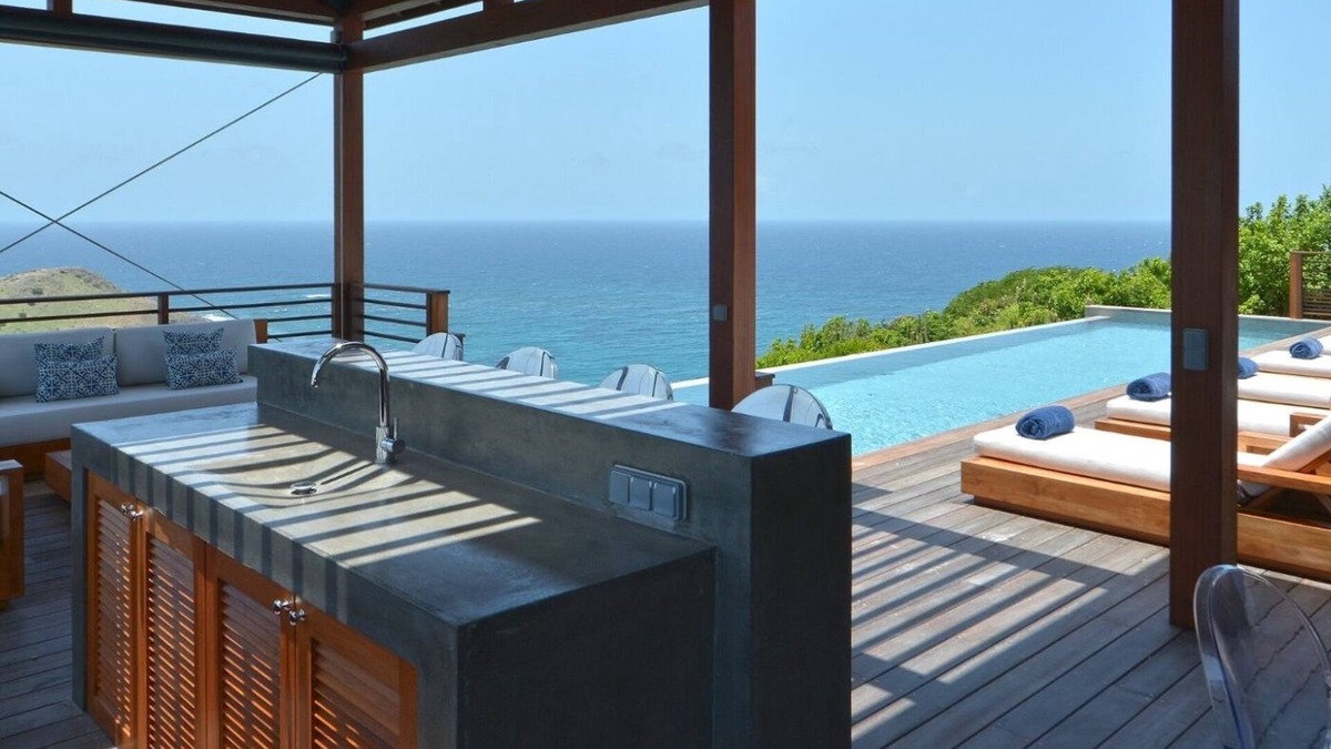 Devet Villa | New 5 BDRM Villa w Exceptional Views