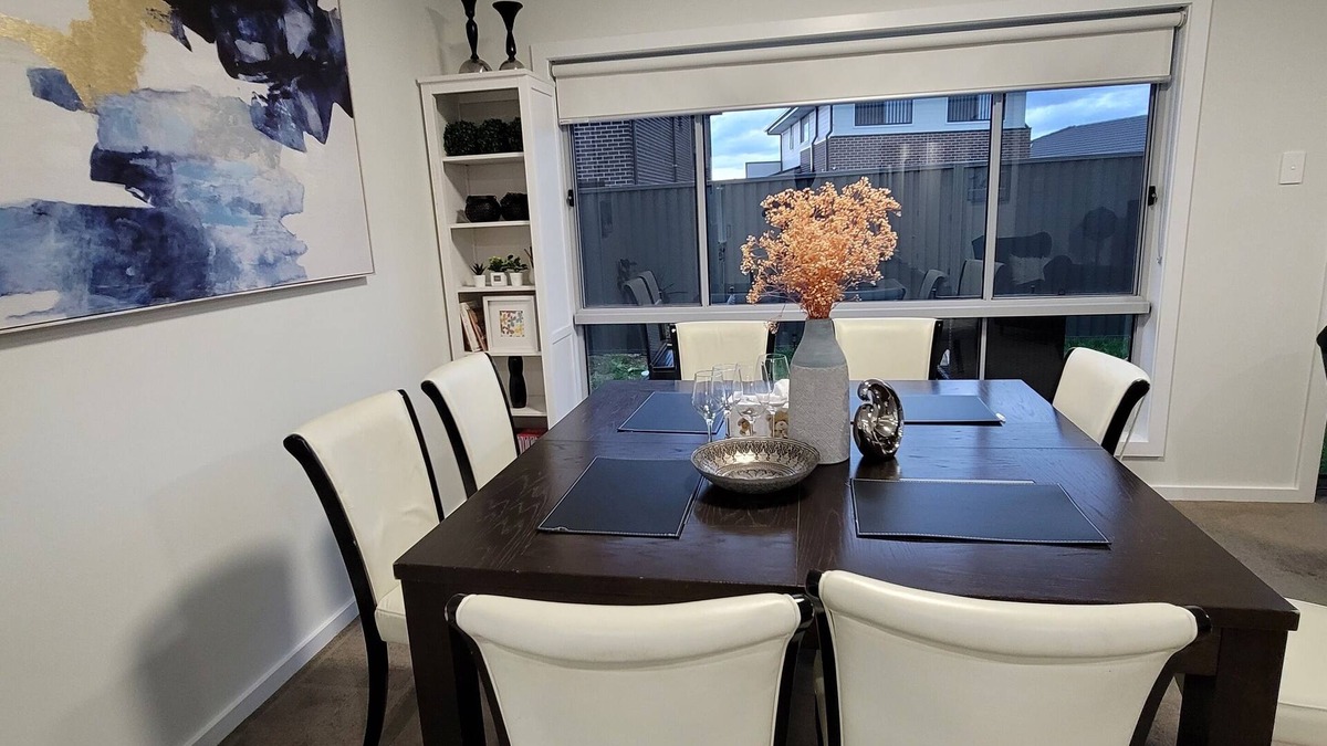 Rouse Hill House | New 5 bedroom house in Rousehill Center - Train, Shopping centre