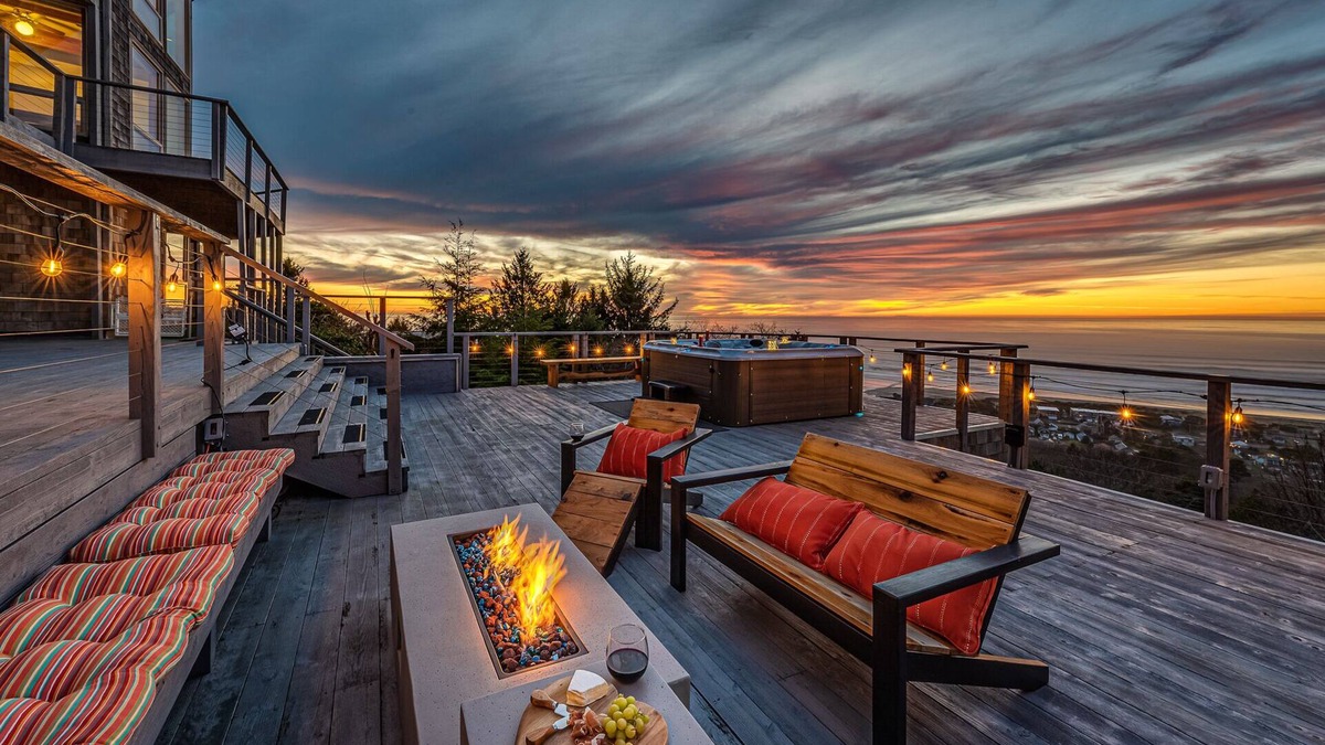 Rockaway Beach House | NEW 6400 SQFT BEACH MANSION, Ocean Views, Deck, Hot Tub, 3 Mins to Beach, Slp 25
