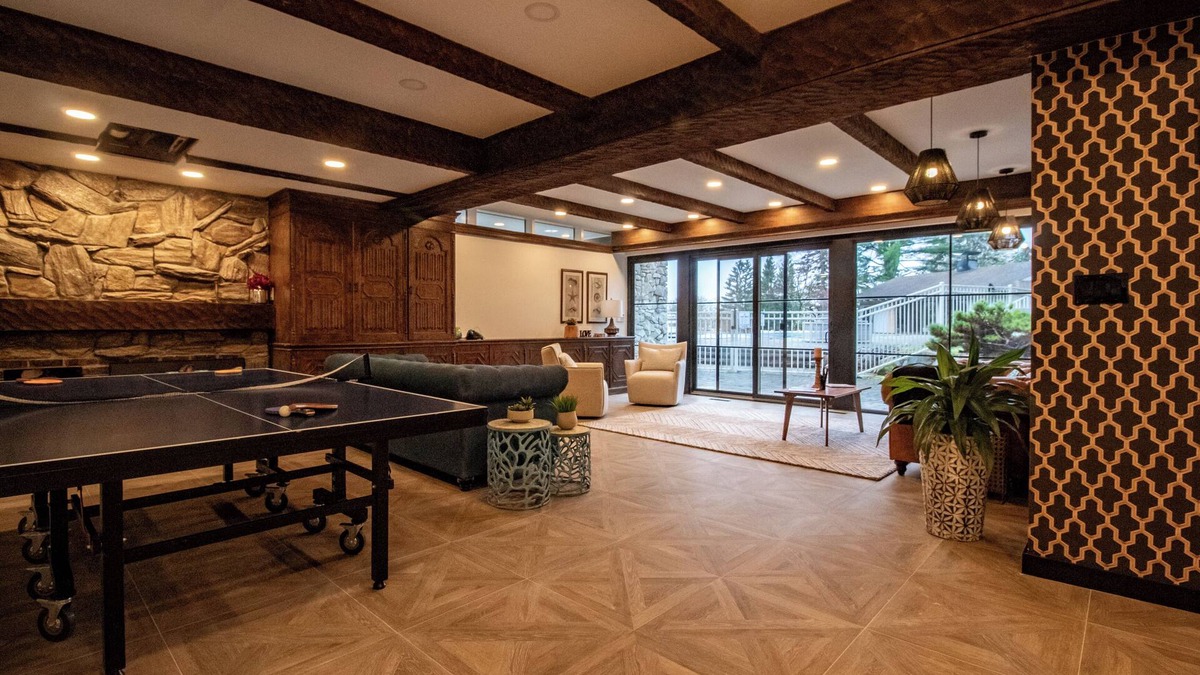 Ellenville House | NEW! 8BR Catskills Retreat: Hot Tub-Pool Skiing-Fireplace-WiFi-Mountain Views