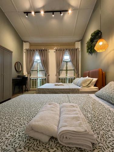 Downtown George Town House | New! 9 pax Georgetown Heritage Pre-war House 3BR