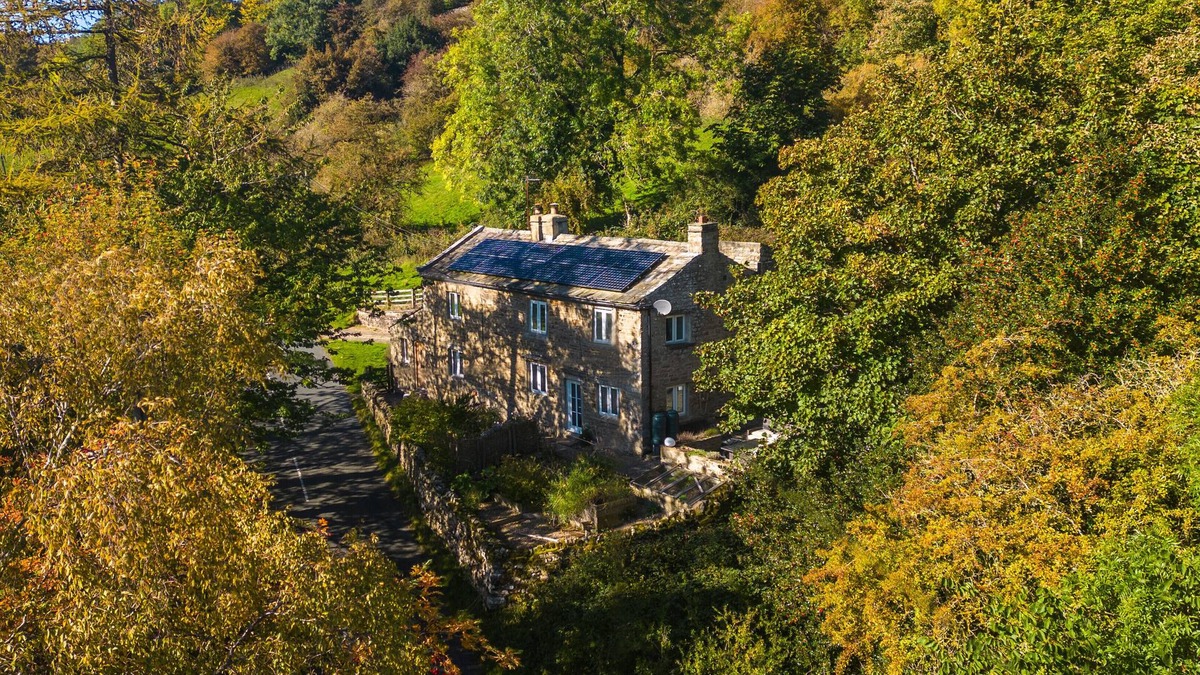 Feetham Cottage | NEW~A cottage with commanding views over the Dale
