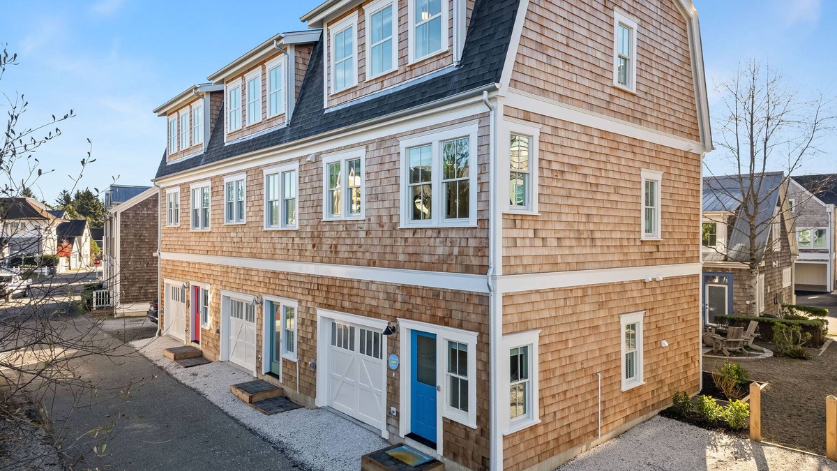 Seabrook House | *New* A Stairway to Heaven, dog-friendly, ocean view!