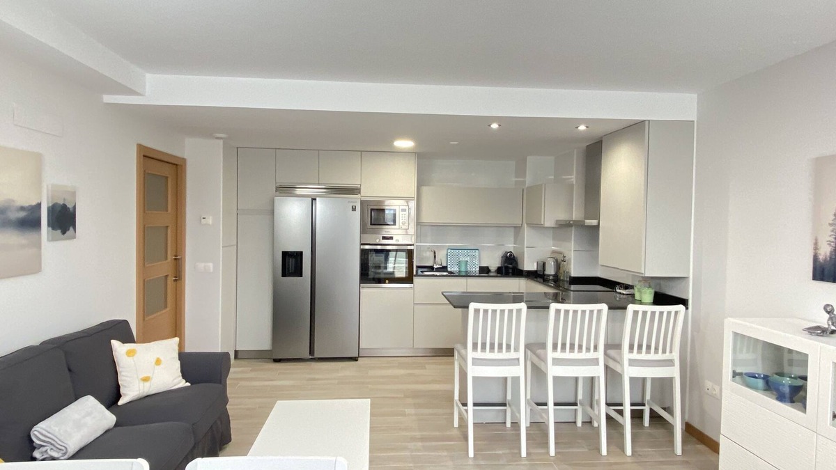 Marin Apartment | New, accessible apartment with pool !