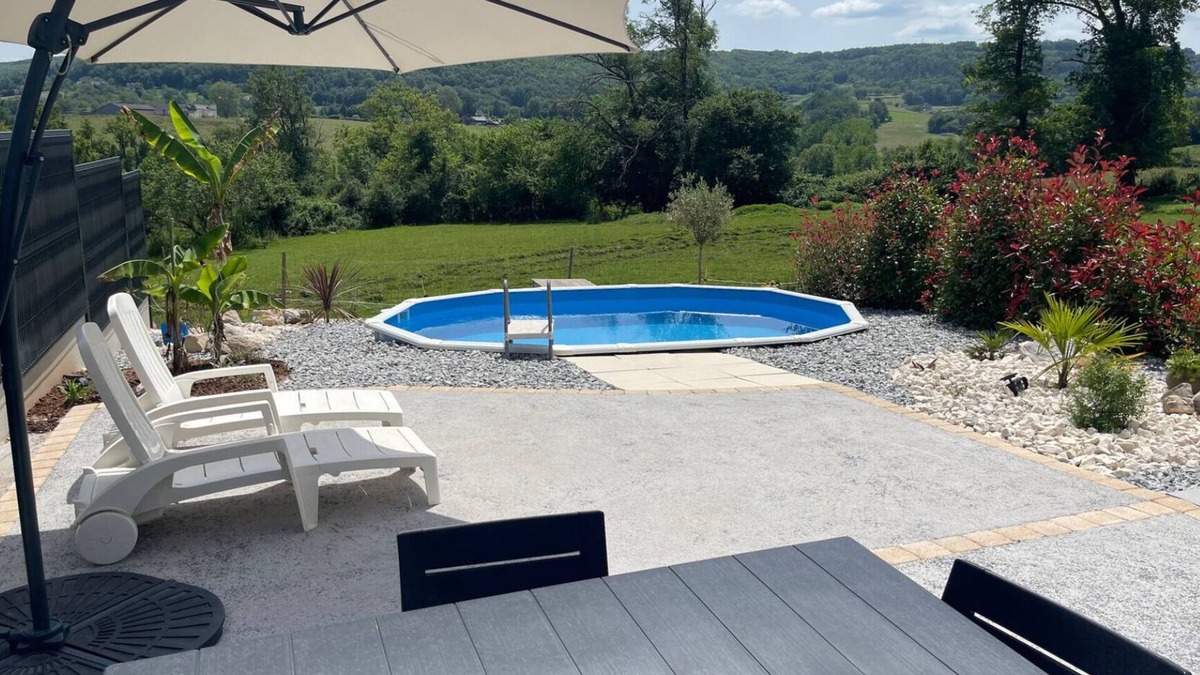 La Feuillade Apartment | New, air-conditioned house on 1st floor with private pool, quiet location