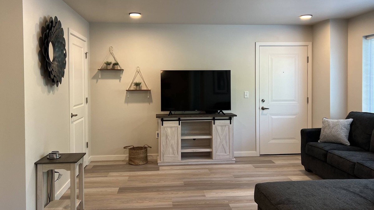 Cottage Grove Apartment | New and conveniently located