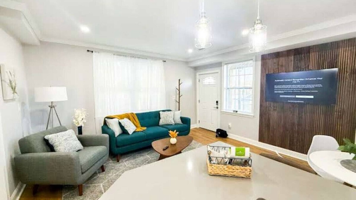 Fitchburg Apartment | New and Modern 3 B- 5 min FSU - 15 min Wachusett's