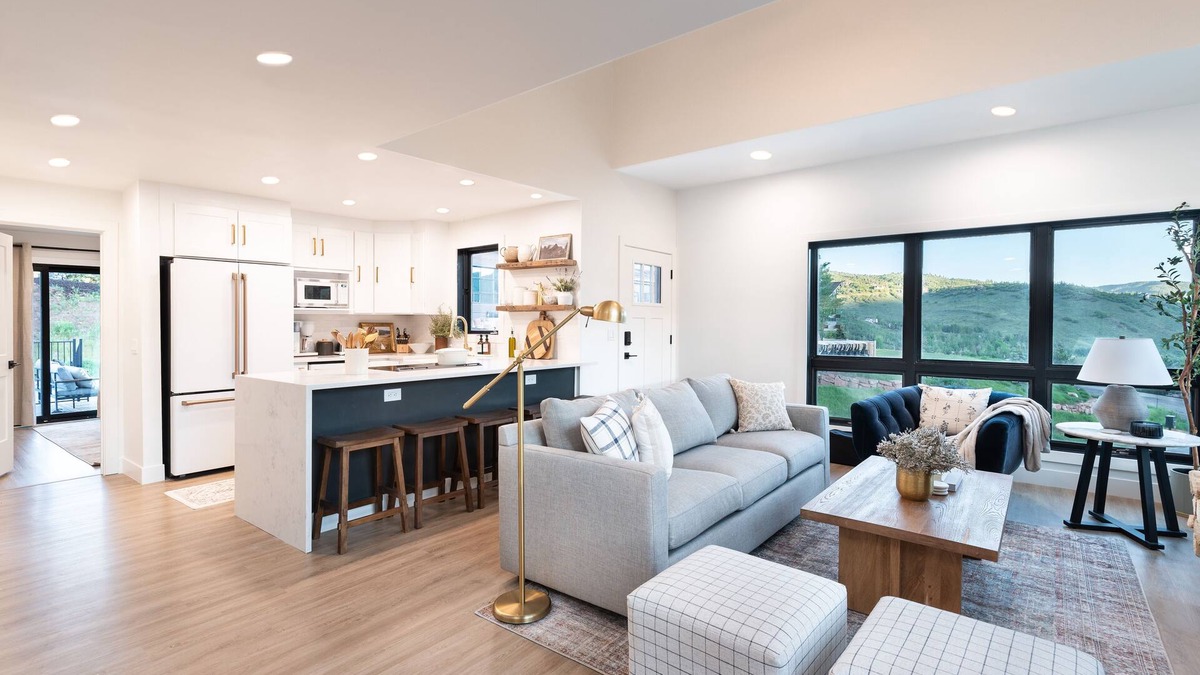 Gorgosa Condo | ★New and Modern! Chef's kitchen, views, parking, .5 mi from transit center