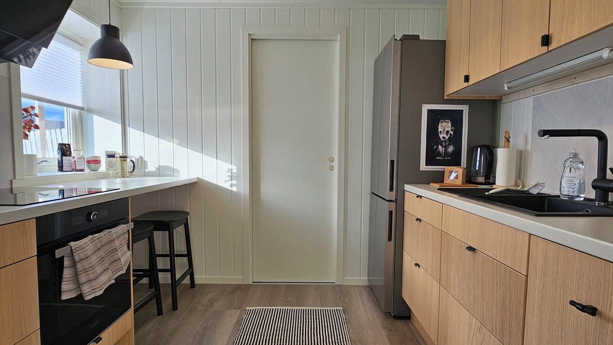 Hammerfest Apartment | New and modern, with a view. By the city center.