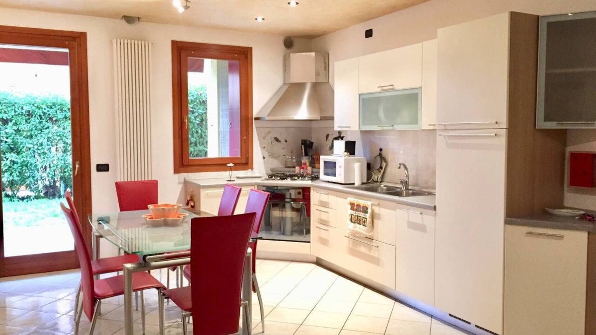 Caerano di San Marco Apartment | New apartment with garden, convenient to services