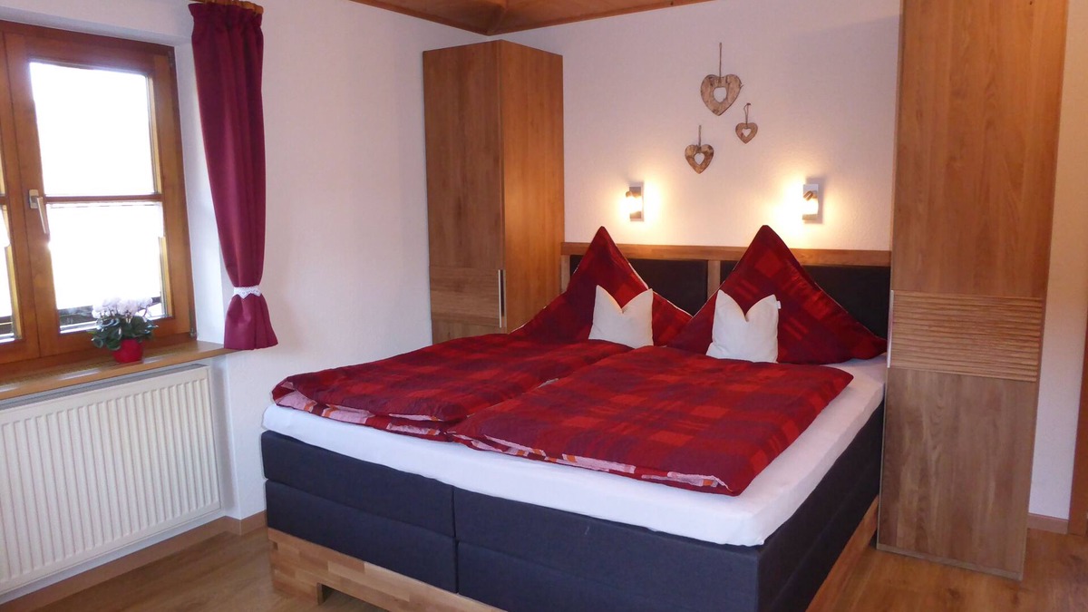 Obermaiselstein Apartment | NEW: Apartment in the mountains with south and west balcony. Free WiFi!