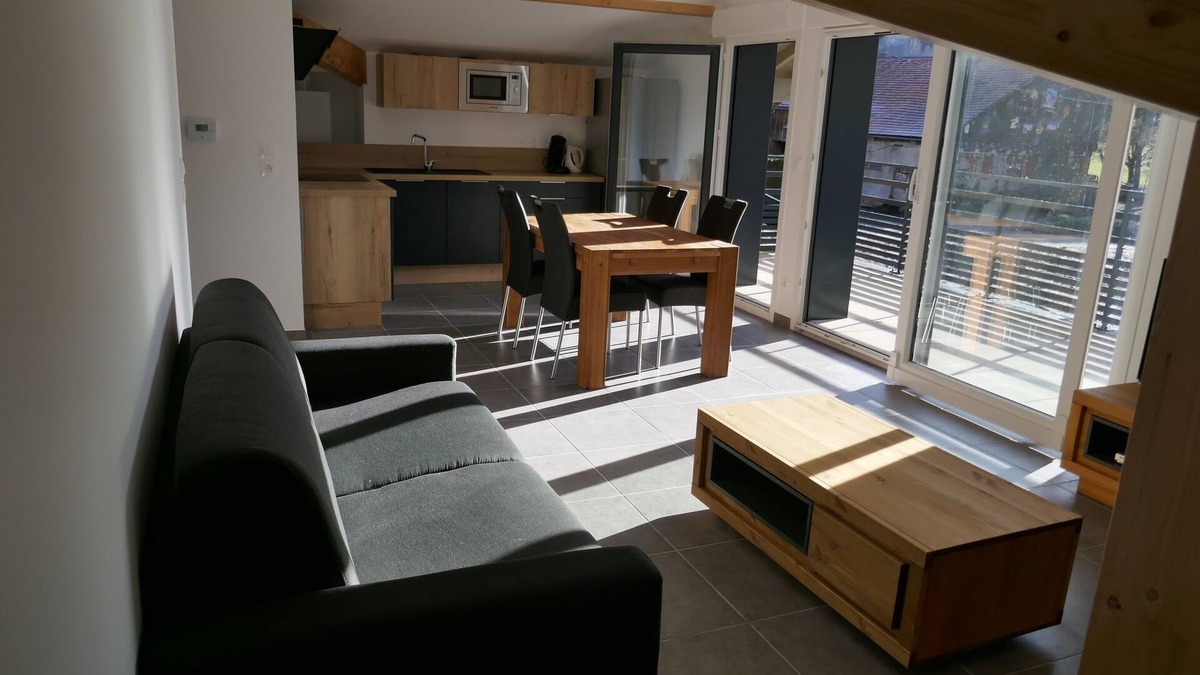 Thones Apartment | New apartment in quiet residence between lake and mountains