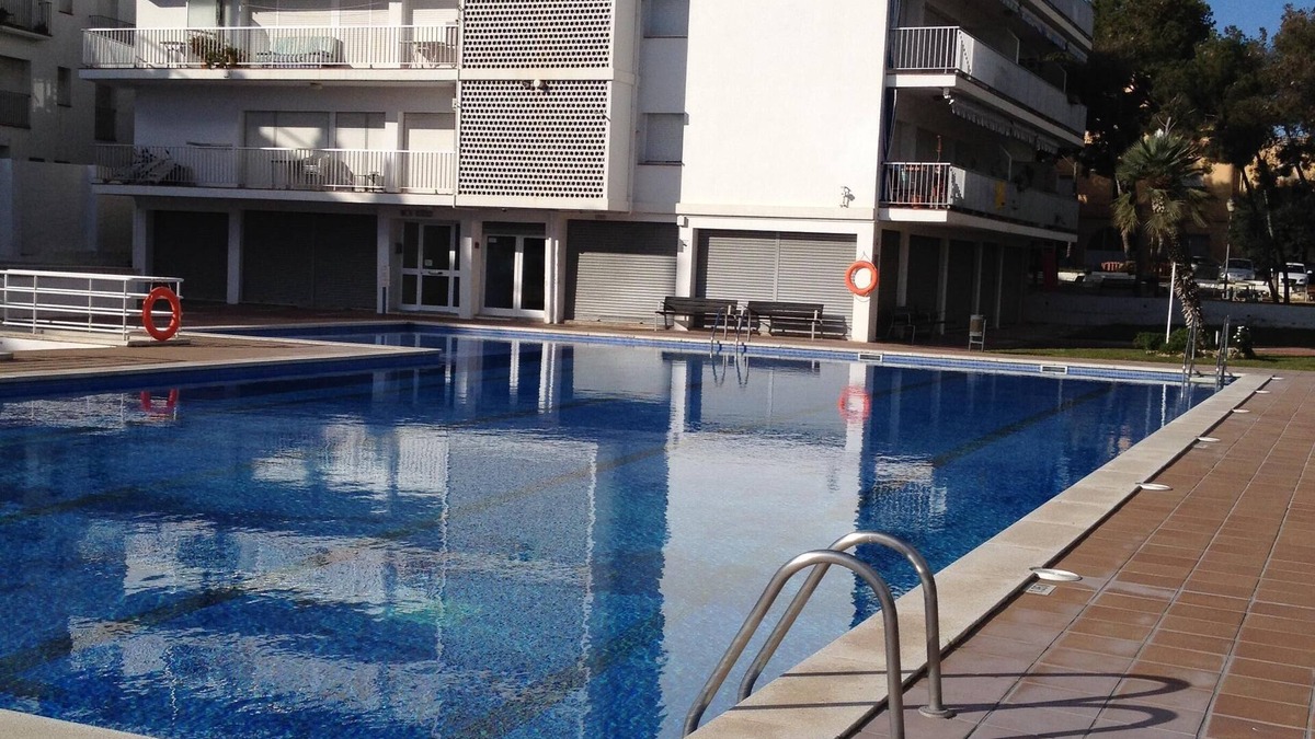 Sitges Town Center Apartment | New apartment in the centre of Sitges, WiFi, swimming pool, balcony, parking