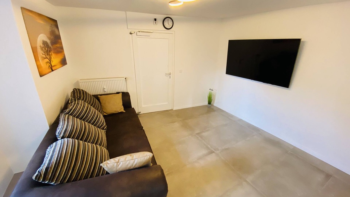 Geseke Apartment | New Apartment l 3 Beds l 2 Bedrooms l Wi-fi