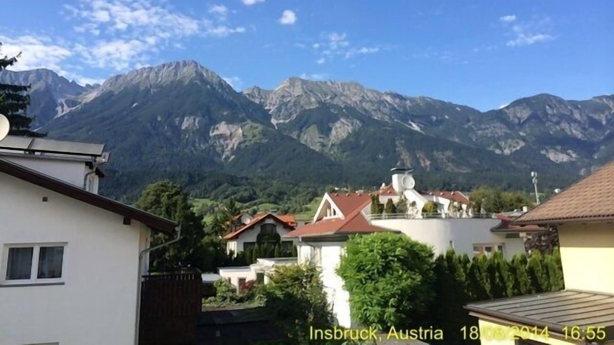 Innsbruck Apartment | New apartment with cinema view of the mountains of Innsbruck