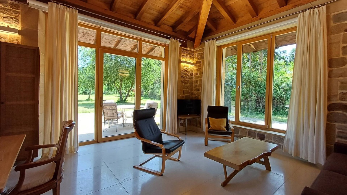 Ea House | New apartment with garden in rural house next to the sea