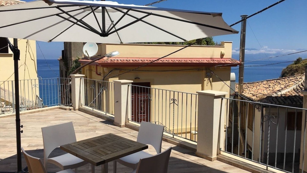 Pizzo Apartment | new apartment with sea view terrace